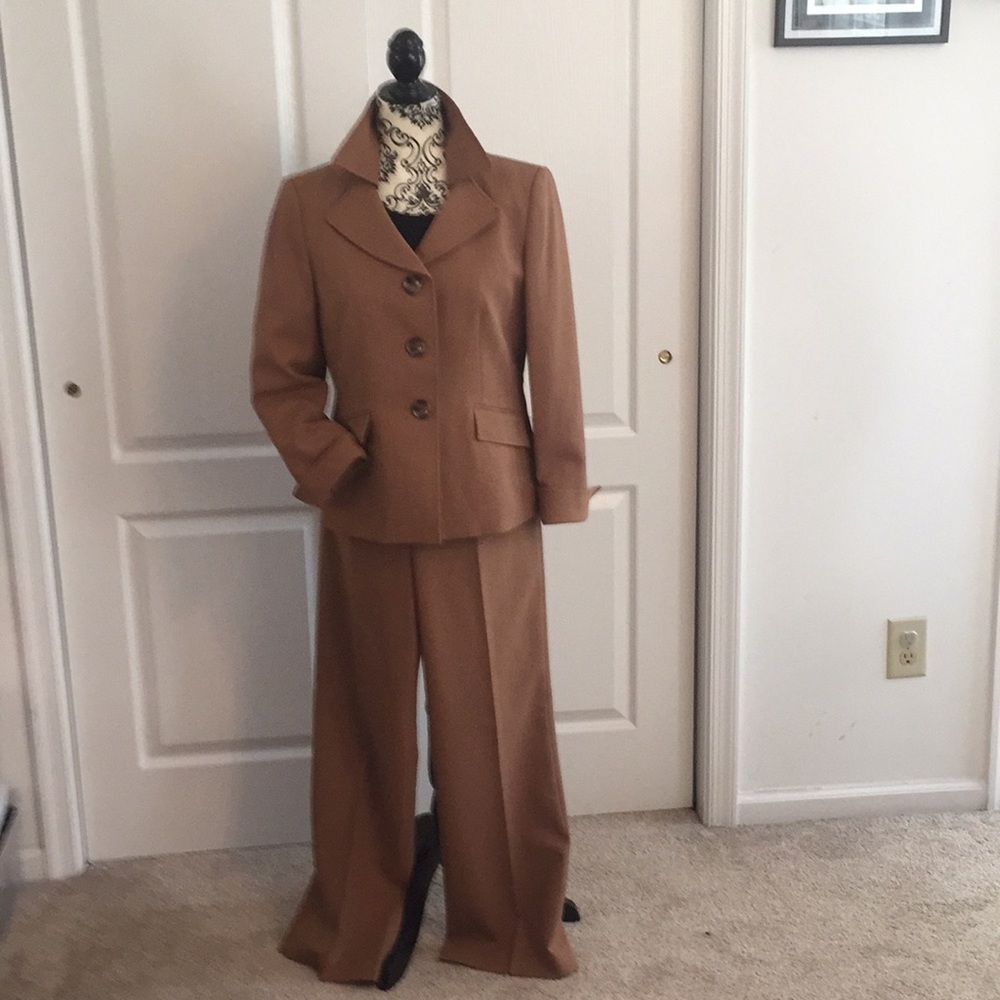 Le Suit Ladies Pants Suit